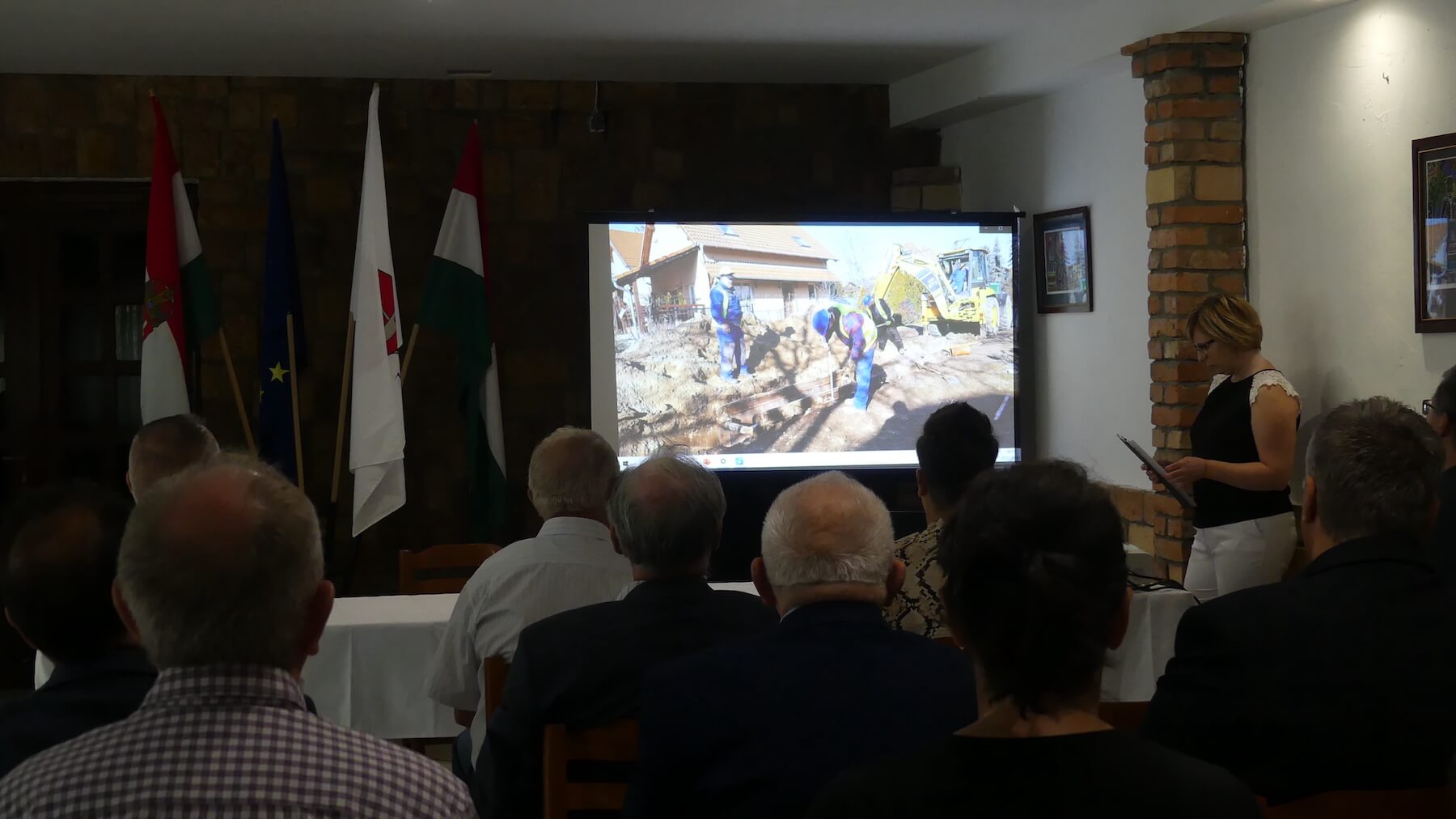 Sajtónyilvános rendezvény